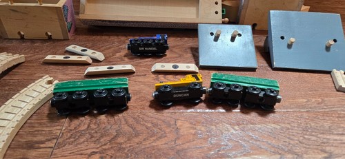 Thomas Wooden Railway 1998 Saw Mill 2 Log Cars 2 Engine Extra Clicky Clack Track - Picture 14 of 17