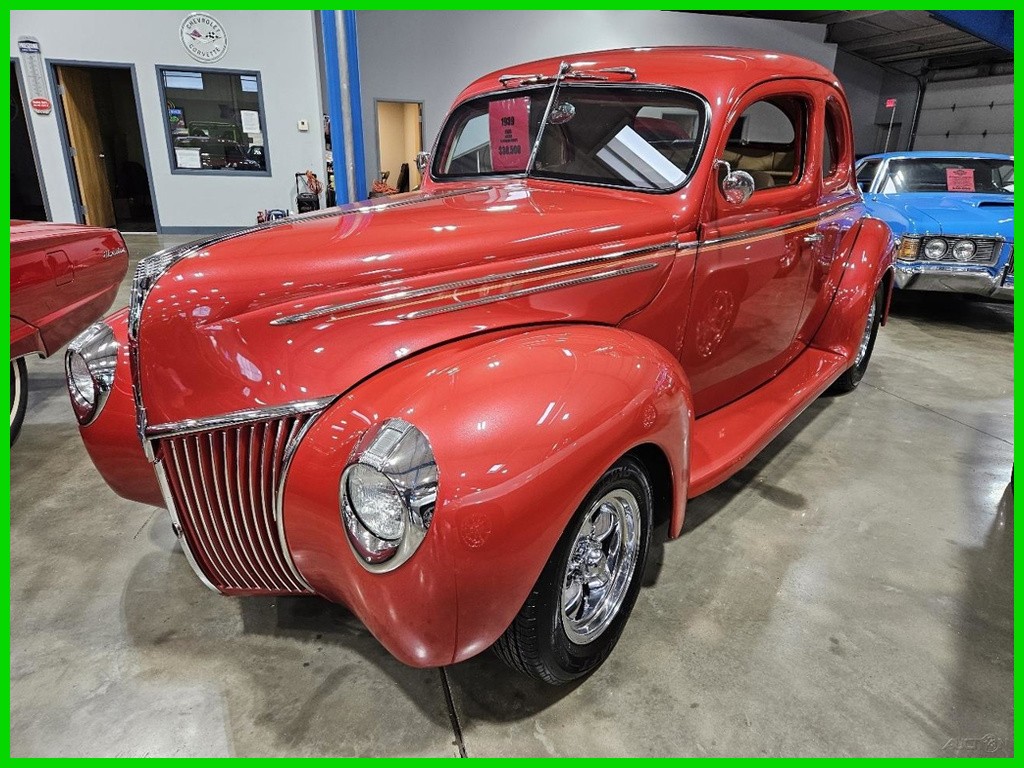 1939 Ford Deluxe 5-Window Coupe
