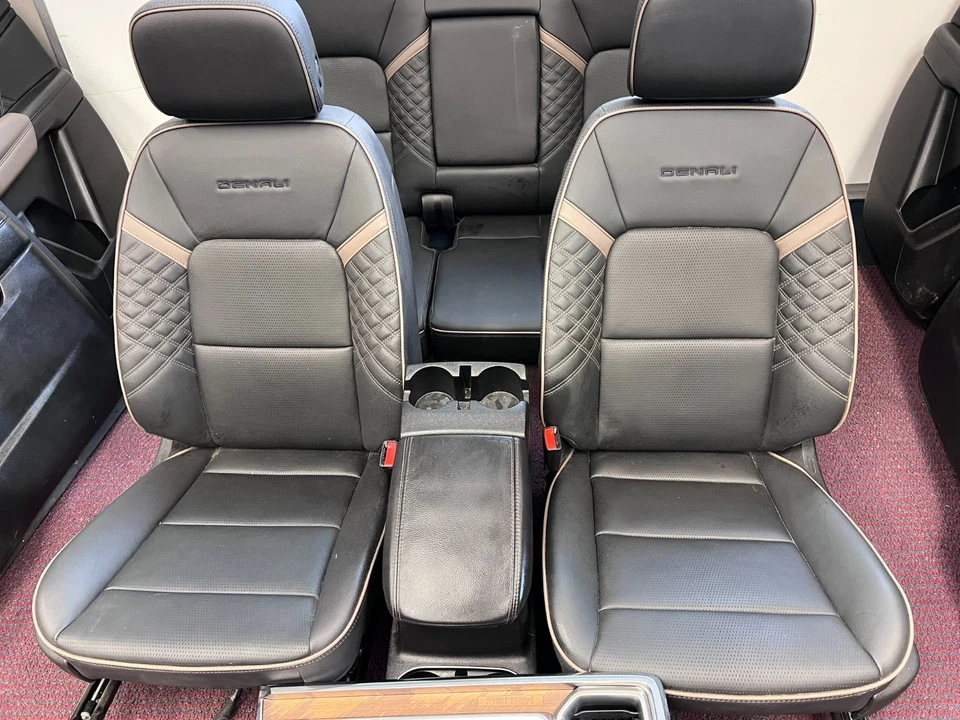 2024 GMC CANYON DENALI LEATHER BUCKET SEATS REARS DOOR PANELS AND TRIM INTERIOR - Image 3 of 4