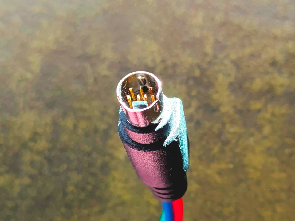 S-Video Male to 3-way Red Blue Green RCA Phono Female Conversion Cable - Image 3 of 4