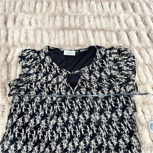 Kaileigh Size M Black Cream Whimsical Elegant Stitch Fix Blouse Top Chic Career - Picture 8 of 9