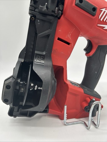 Milwaukee 2909-20 M18 FUEL 18V Cordless Li-Ion Coil Roofing Nailer - B56 - Bild 10 von 11