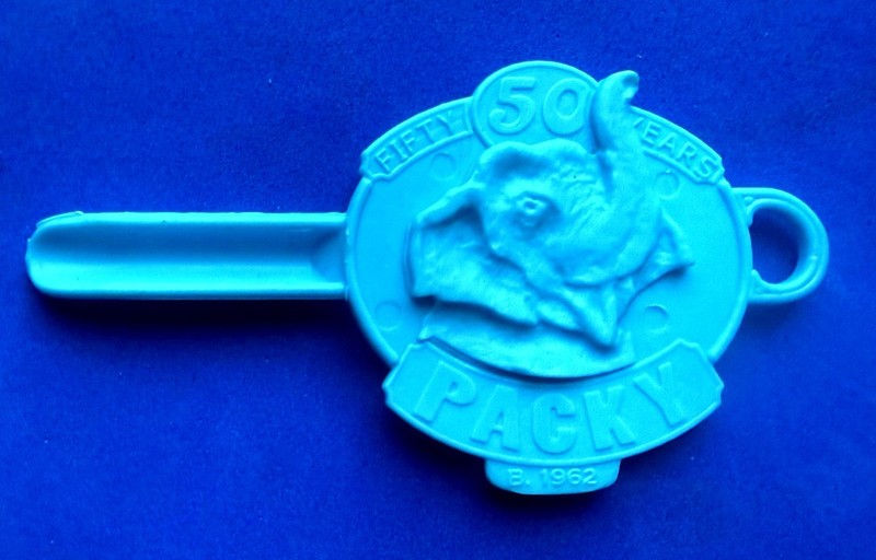 🔑 Portland Oregon Zoo 50 Year  🎂 Birthday 🎁- BLUE  Packy 🐘 Key  🔑  🐘