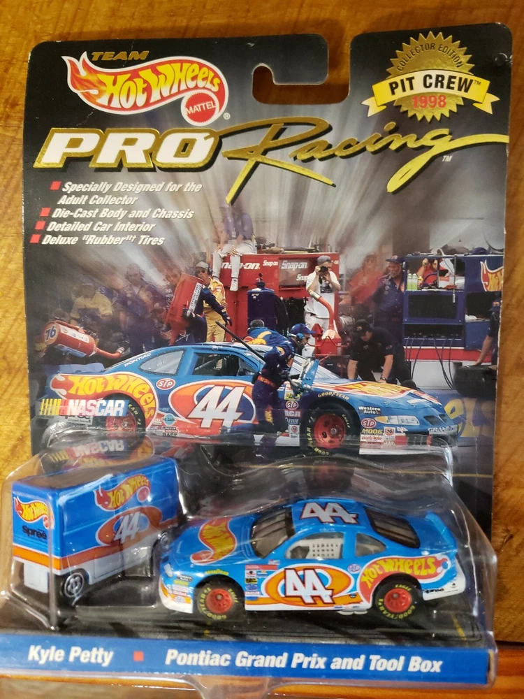 Hot Wheels NASCAR Pro Racing Pit Crew Kyle Petty Pontiac Grand Prix 1 64