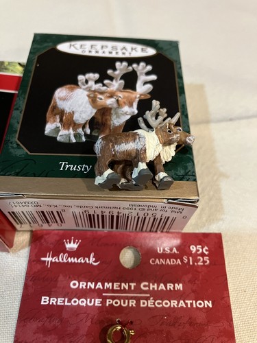 Adornos Hallmark 1999 ""Trusty Reindeer"" 1990 ""Santa's Streetcar"" en caja y encanto - Imagen 3 de 6