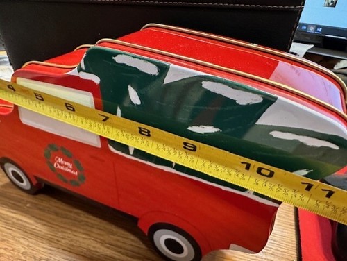Camión rojo coleccionable estilo navideño de lata para llevar a casa un árbol - Imagen 5 de 11