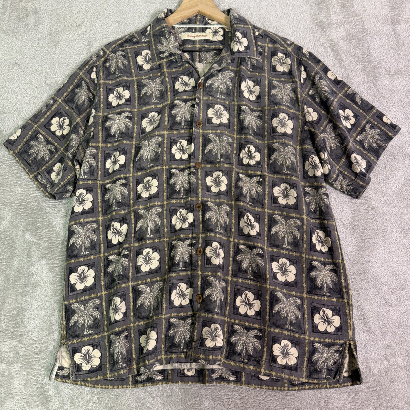 Tommy Bahama Shirt Men's Large Gray Cream Hawaiian Camp Short Sleeve 100% Silk