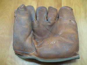 Vintage 1940s Denkert Leather Baseball Glove Chet Laabs Model G55