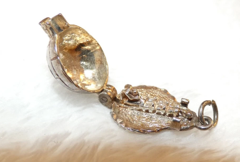 RARO Dije de apertura de plata esterlina de colección iglú se abre al equipo de trineo de perros Musher Foto 3 de 4