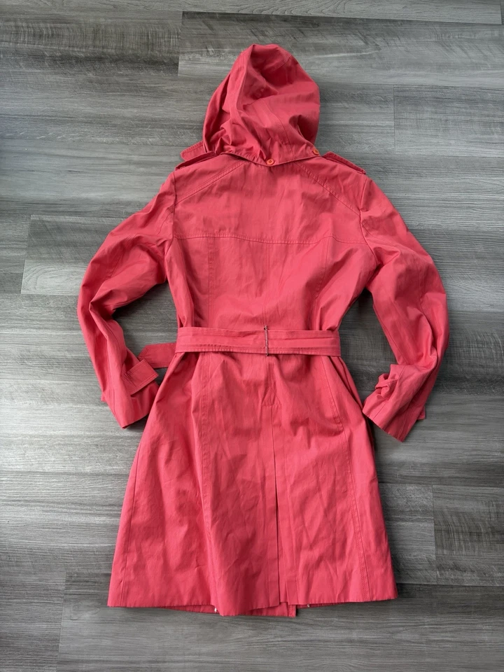 Gabardina London Fog rosa salmón talla M con capucha forrada con cinturón Foto 2 de 4