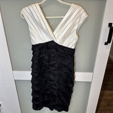 Adrianna Papell Womens 4 Sleeveless Party Dress Ruffle V Neck  Black & White