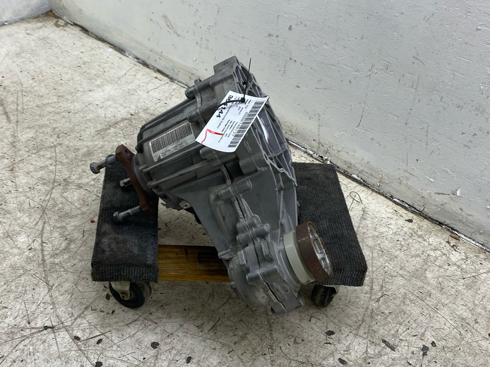 2017-2024 MASERATI LEVANTE OEM 3.0L AWD TRANSFER CASE W/ BRACKET 06701541350