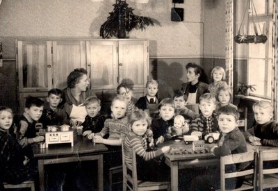 Photo Kindergarten Children Toy Tin Toy Room Dessau Circa 1950s (K1011)