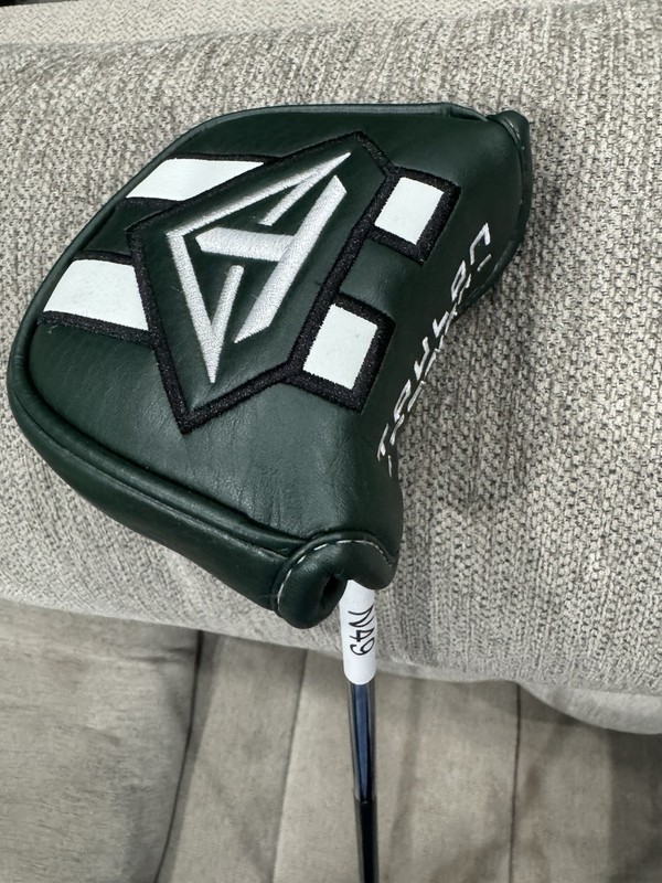 NEW Odyssey Toulon Atlanta Putter 35” RH w/ Headcover