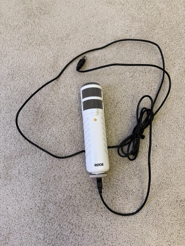 RØDE Podcaster USB Dynamic Broadcast Microphone (White) - Headphone Out - Image 3 of 3