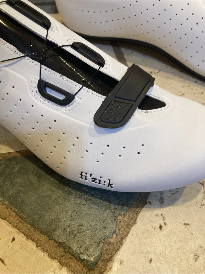 Zapatos de ciclismo Fizik Tempo Overcurve R5 para hombre BOA blanco/negro talla US 12 1/4 EU 46 Foto 3 de 4
