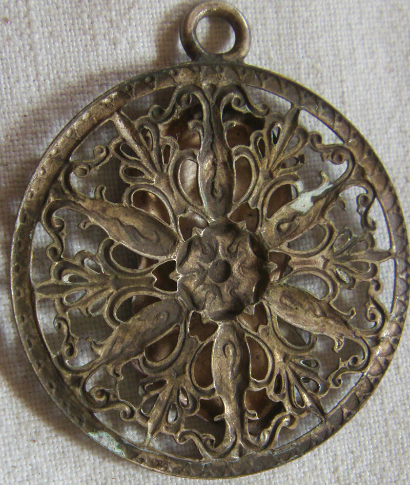 Badge Médaillon Femme Corse, Occasion, Thème Tourisme Et Villes, Fabrication France