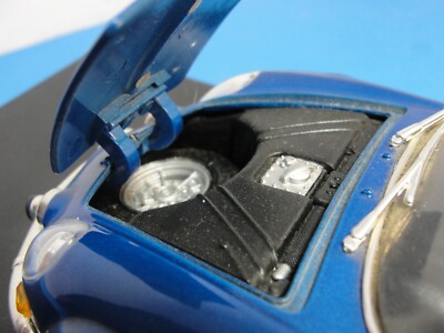 Maisto 1:18 Diecast Car 1971 Alpine Renault 1600s With Display