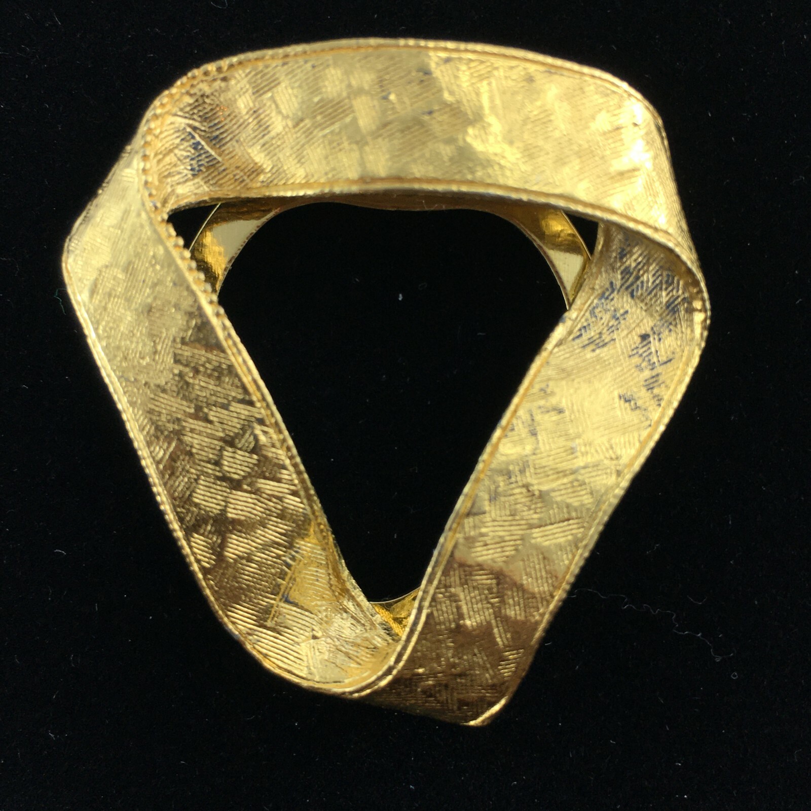 LIEBA USA Triangular Triangle Ribbon Textured Bru… - image 1