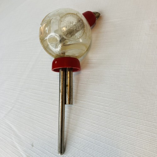 Vertedor de botellas de licor de plástico rojo Sifon Jigger de colección mediados de siglo Cleveland EE. UU. - Imagen 6 de 12