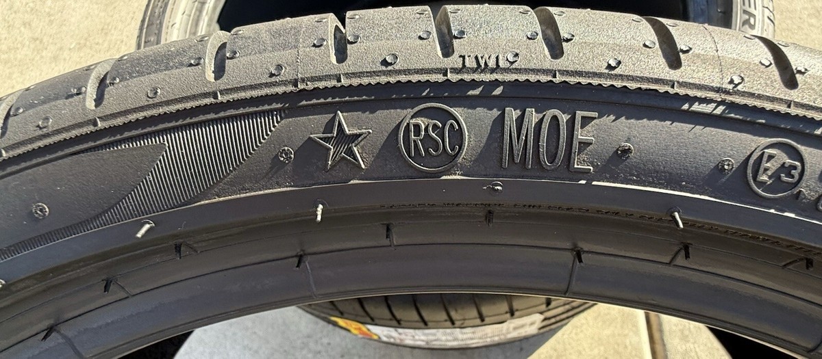 ONE BRAND NEW 275/30R20 97Y Pirelli P Zero PZ4 Run Flat RFT Tire