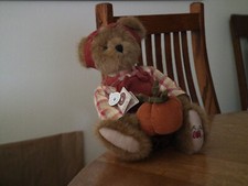 Boyd's Bears Penelope P Punkinbeary Holding Pumpkin Plush 16" Fall Winter