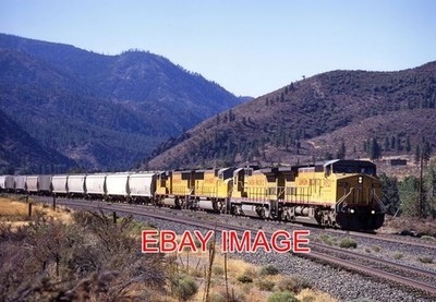 PHOTO  USA RAILWAY UP 9521 WITH WESTBVOUND GRAIN AT VERDI DONNER PASS. 9 SEPTEMB