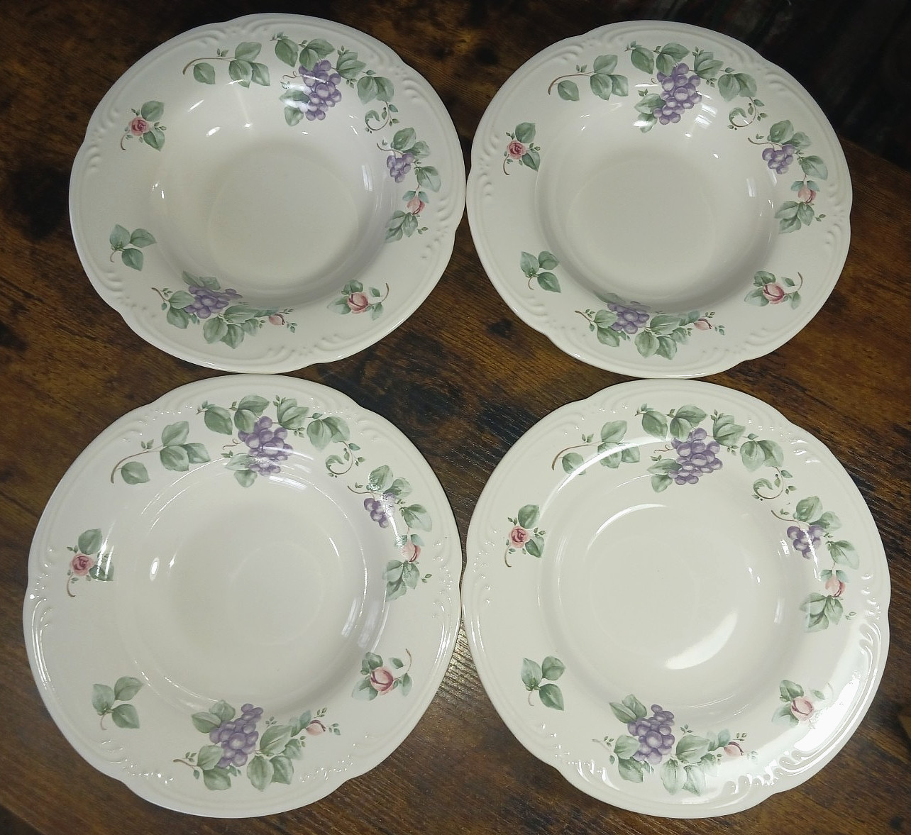 4 NWT Pfaltzgraff Grapevine 9" Rim Soup Bowls Purple Grapes 