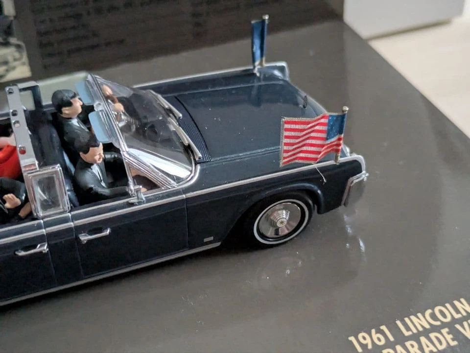 Minichamps 1/43 The Kennedy Car 1961 modelo diecast con vitrina Foto 2 de 4