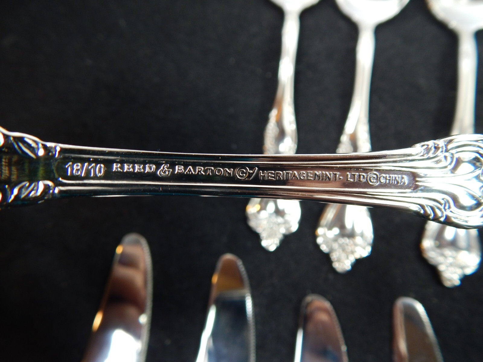 Reed & Barton Heritage Mint Stainless steel flatware Spoons & Knives 10