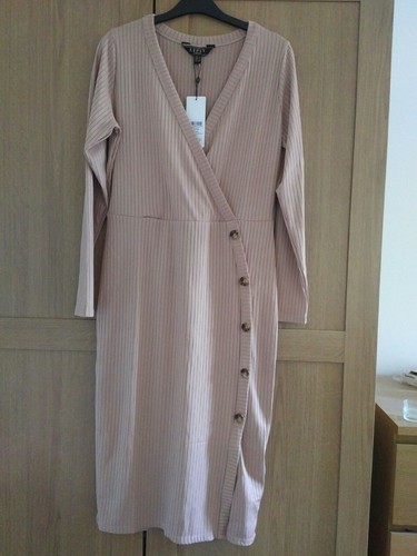 BNWT Lipsy Nude Long Sleeve Horn Button 