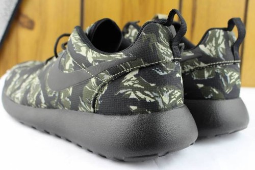 ROSHERUN PRINT MEN SIZE 7.0 LIGHT BONE NEW AUTHENTIC RUNNING SUPER RARE - Picture 3 of 9