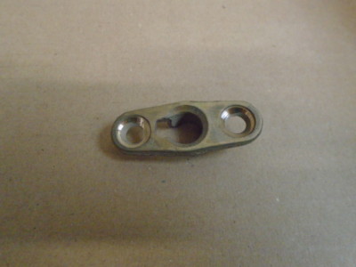 Triumph STAG ** HOOD LOCK DOWN PLATE ** RH 622240 passt oben in Scheibenrahmen