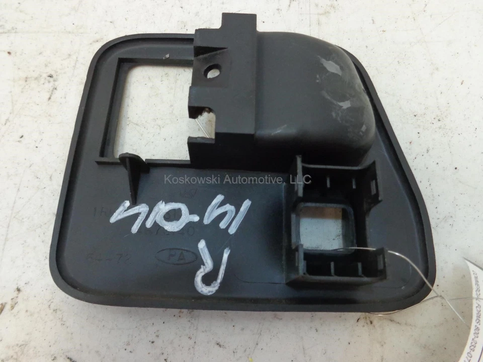 Оригинальный ободок для правой пассажирской двери Dodge Caravan 4673140 94 - Изображение 2 из 4