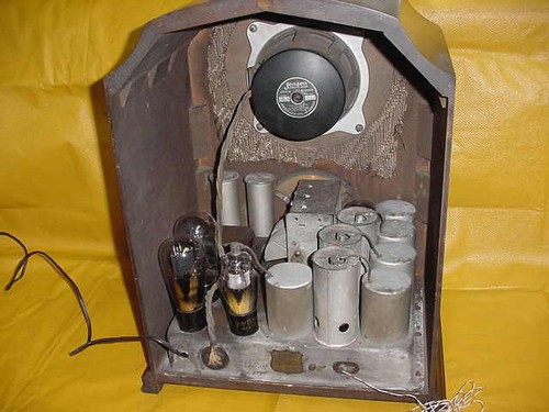 Rare Mantola Tombstone Tube Radio . LOOK ! - Picture 7 of 12