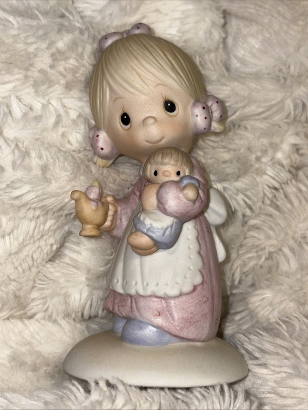 VNTG 1977 Precious Moments Figurine “Jesus Is The Light” Girl W/ Doll & Candle