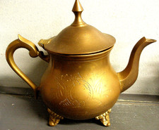VINTAGE SOLID BRASS FOOTED TEA POT WITH FLIP TOP LID - 4 CUPS - ETCHED FLORAL