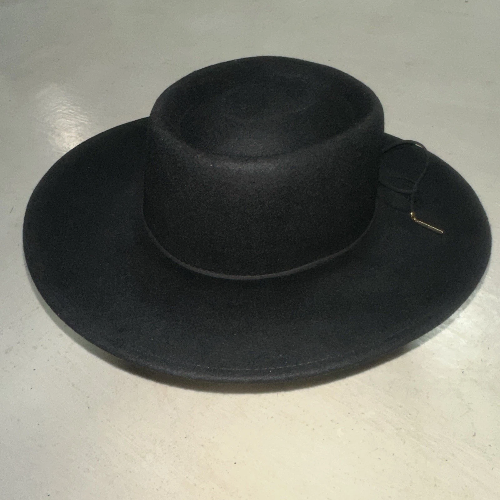 THIN STRAP FLAT BRIM HAT Boutique23 Wool Blend Black One Size Adult Sun Shade
Opens in a new window
