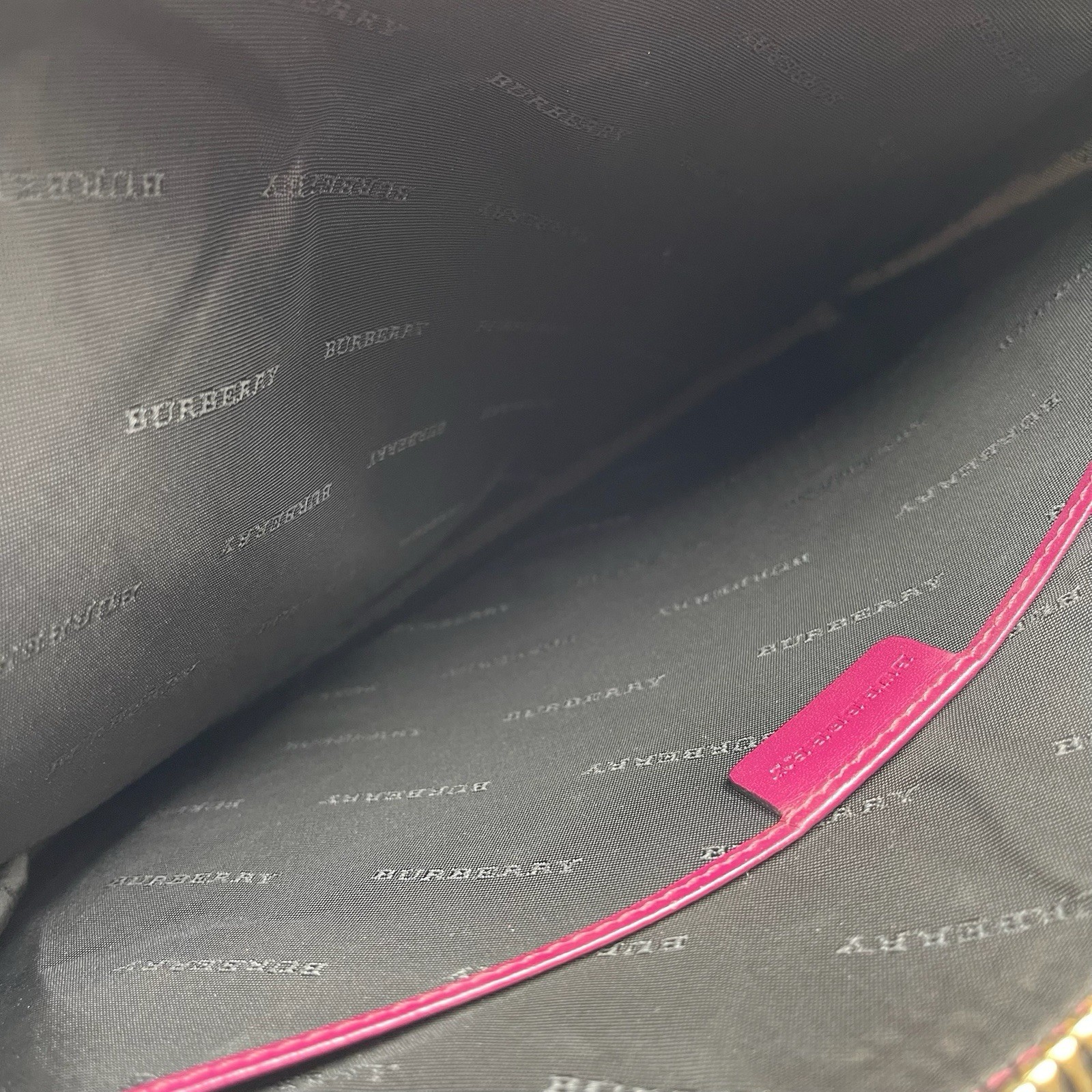 Burberry cowhide solid colour lychee pattern name… - image 17