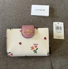 💗🌷COACH Medium Corner Zip Wallet w/Heart Petal Floral Print Chalk (C7652) NWT!
