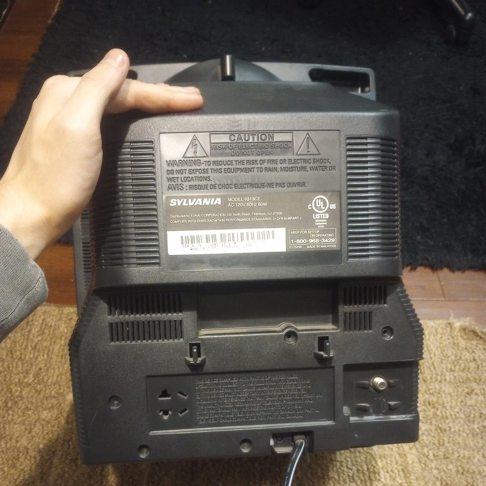 Sylvania 13 英寸 SSC132 CRT 电视 复古游戏 电视 录像机 不工作 — 第 3/4 张图片