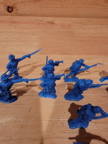 Lot Of 11 Blue Army Man 21-2 - Picture 3 of 7