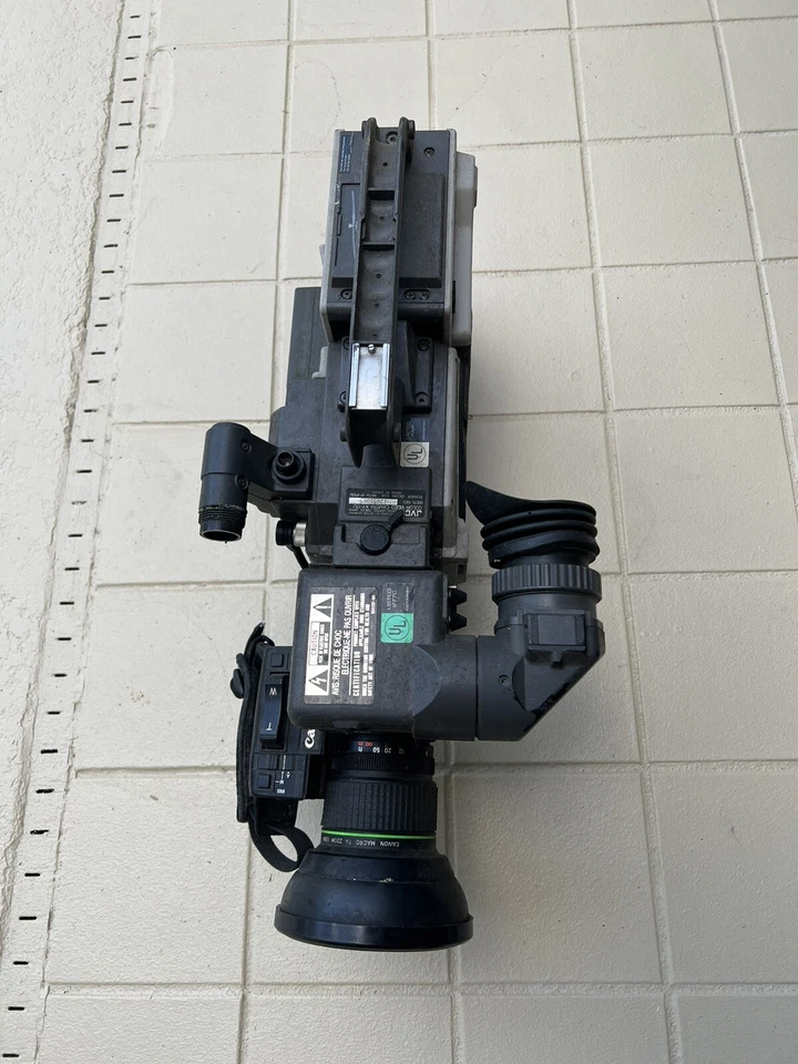 Vintage Camcorder JVC KY-17 3-CCD Color Video Camera Recorder TV Broadcasting - Image 3 of 4