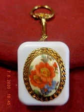 VINTAGE SANKYO MUSIC BOX KEYCHAIN ORANGE FLOWER PLAYS "EASTER PARADE" 