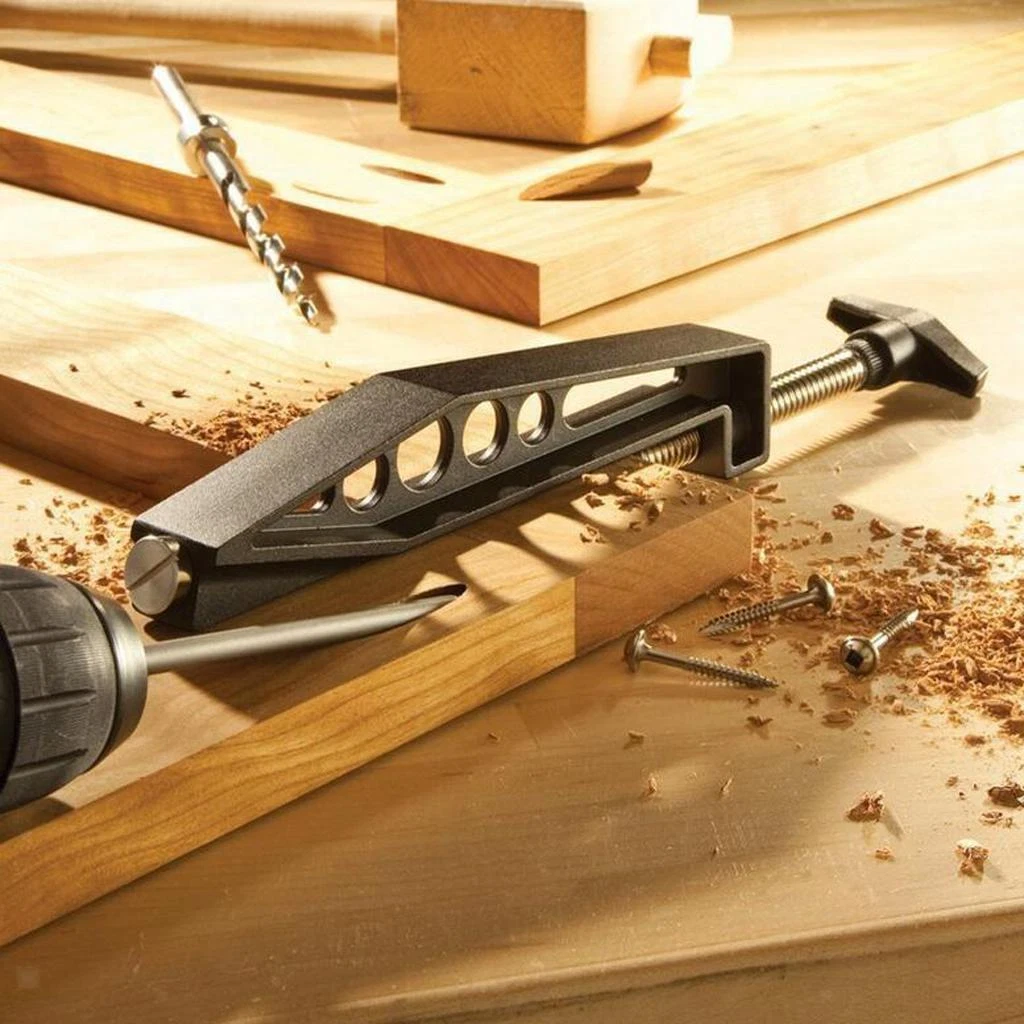 Woodworking pocket clearance hole