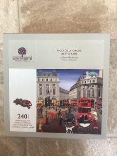 PICCADILLY CIRCO BAJO LA LLUVIA por Louise Braithwaite 240 piezas completas