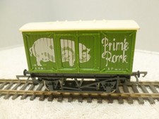 Triang Hornby R340 three containers wagons