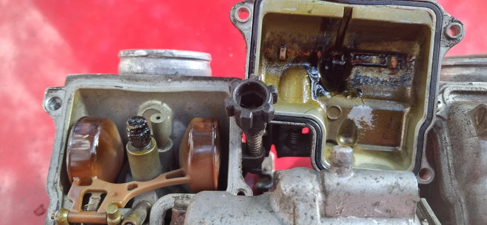 Juego de carburador Sabre 83 Honda VF 1100 V65 VF1100 S 70A Foto 3 de 4