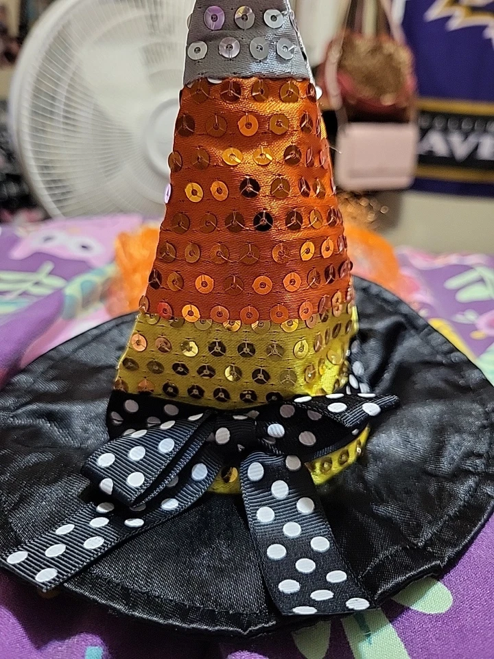 Sombrero de perro bruja Pets Mart Halloween con pelo naranja para perros pequeños o medianos Foto 3 de 4