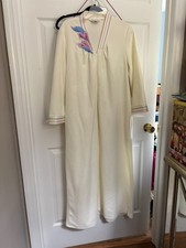 VTG Vanity Fair WHITE VELOUR Robe Sz Medium Front Zip Pockets -USA Made-LONG